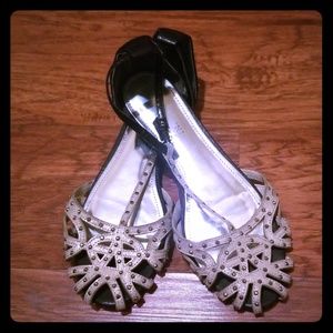 Cream/Black women's shoes